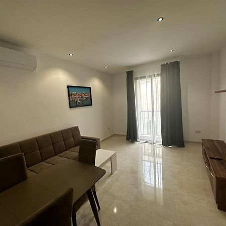Modern 1 Bedroom Apartment In Gzira Esterno foto