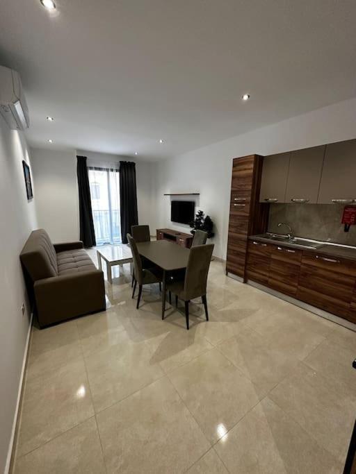 Modern 1 Bedroom Apartment In Gzira Esterno foto