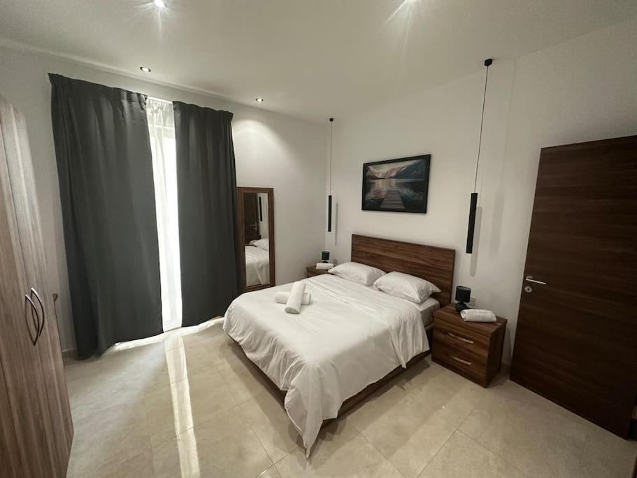 Modern 1 Bedroom Apartment In Gzira Esterno foto